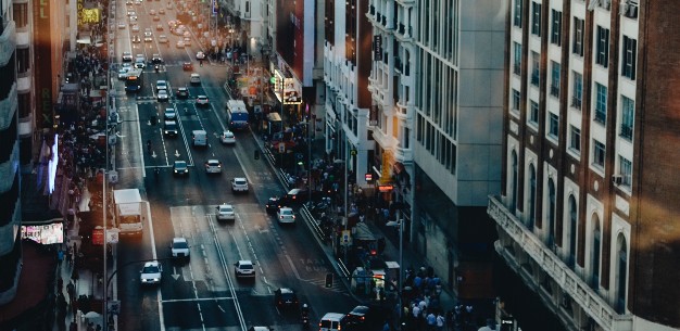 Hombre, joven y en coche: cmo revertir el actual diseo de las ciudades y que incluyan a todas las personas